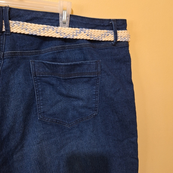 Gloria Vanderbilt Belted Denim Skimmer Shorts - Picture 2 of 6